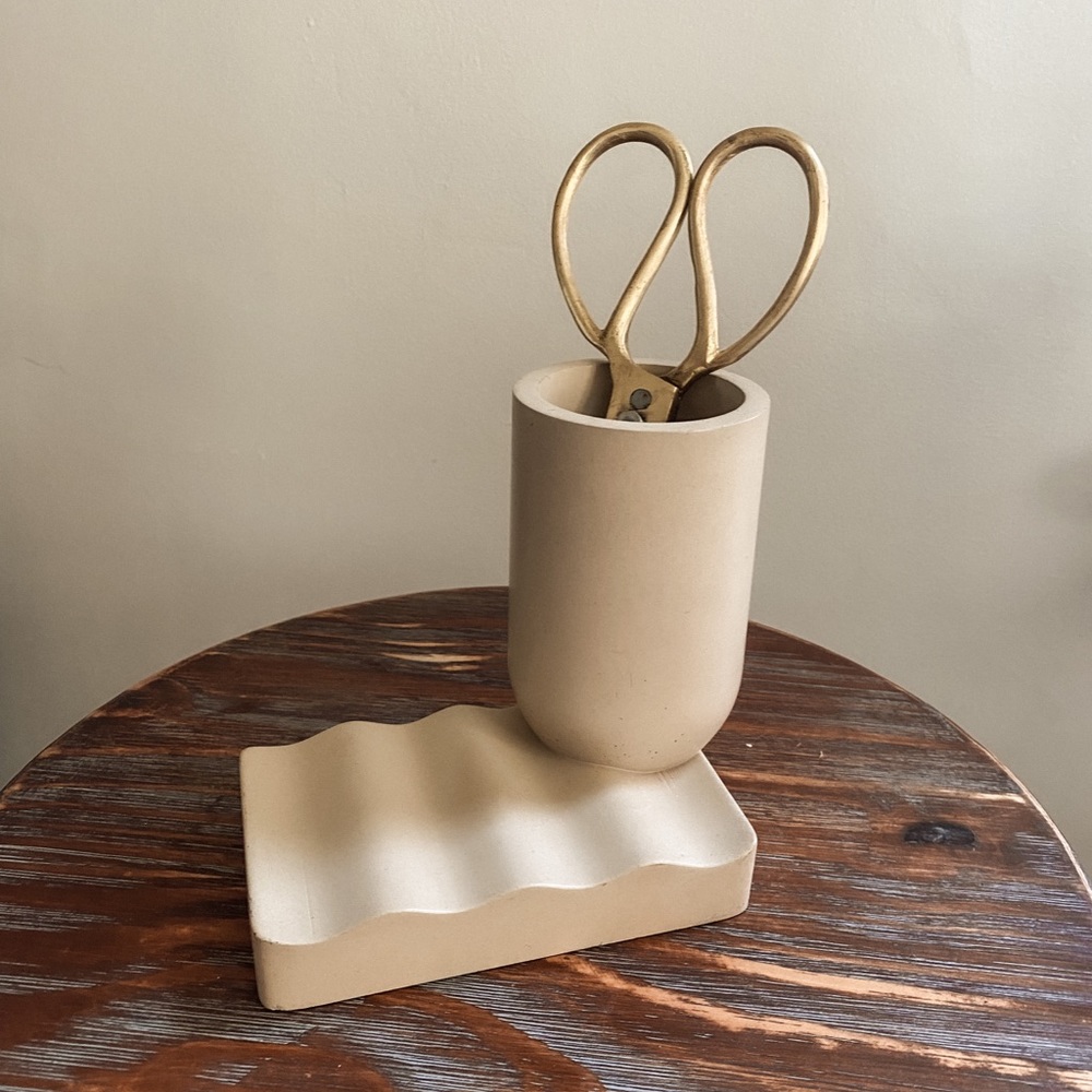 Tan Frances x SURPOINT Wave Concrete Vase